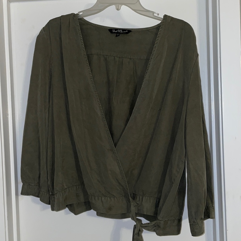 Army green - front side tie! 💚 cropped to hit right at hips!